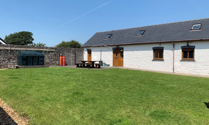 Llanybri Cottage | THE OLD COW BARN, pet friendly, with a garden in Laugharne