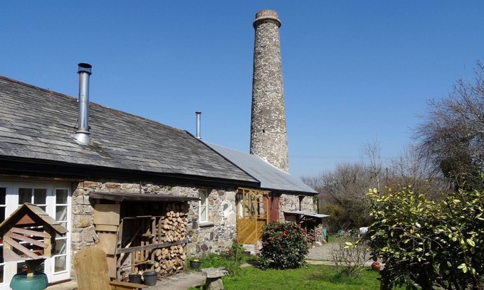 Bodmin Cottage | THE OLD ENGINE HOUSE, pet friendly, with open fire in Tretoil