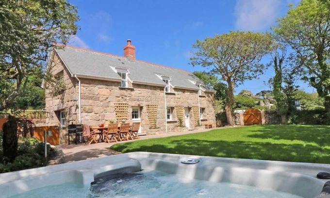 Penzance Cottage | THE OLD FORGE, ST JUST, pet friendly, with hot tub in St Just