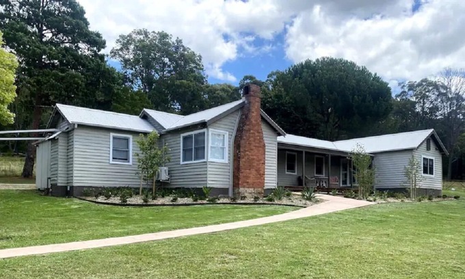 The Oaks Other | “The Old House” - A Home Among the Gum Trees.