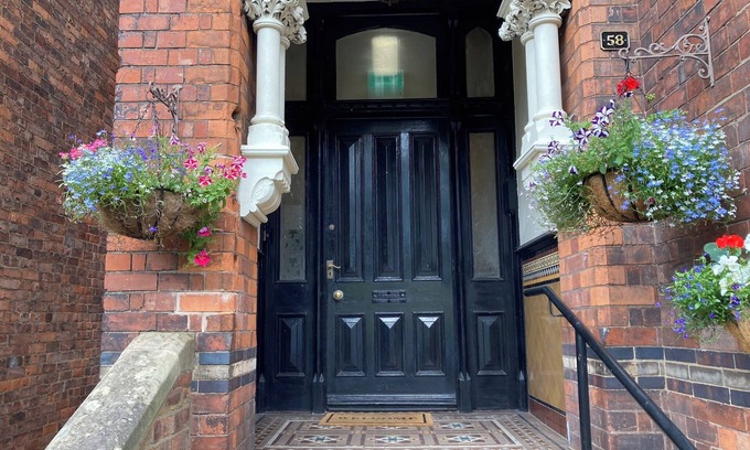 Canwick Hotel | The Old Lodge Guest House