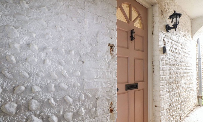 Littlehampton Cottage | THE OLD POST OFFICE, pet friendly, with open fire in Littlehampton