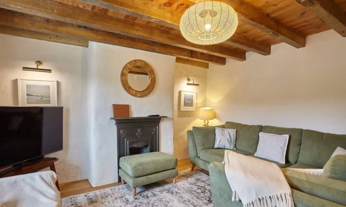 St. Mawgan House | The Old Post Office, Private Parking & Garden