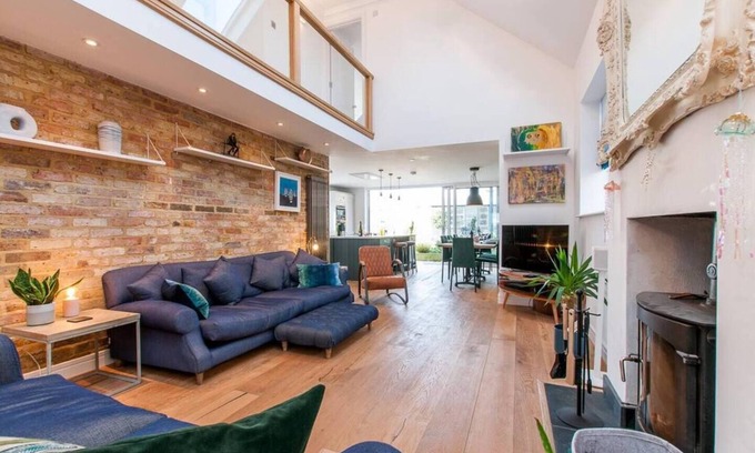 Broadstairs House | The Old School Hall - Opulence and Location