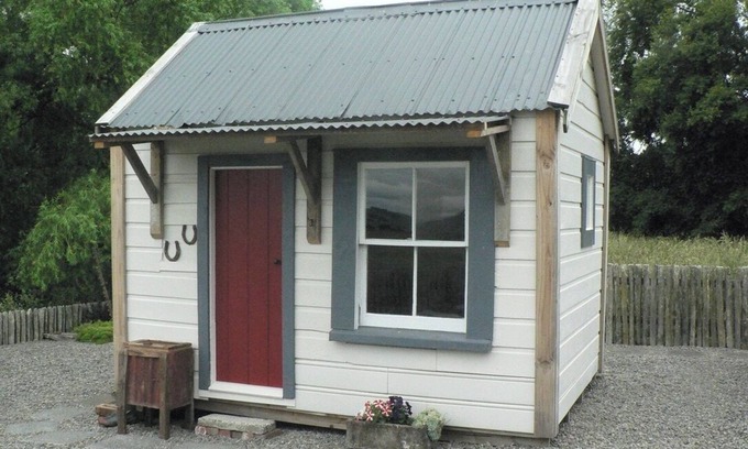 Opaki Cabin | The Old Shepherd