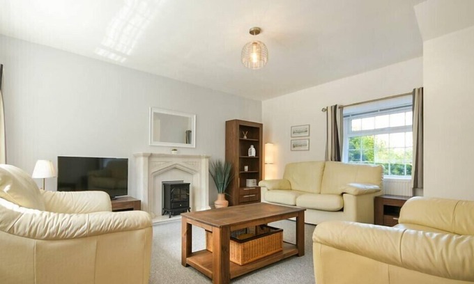 Amble Cabin | THE OLD SMITHY, pet friendly, country holiday cottage in Amble