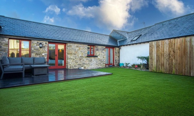 Angle House | The Old Stables - 3 Bedroom Cottage - Angle