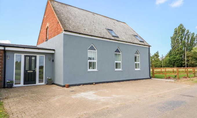Boston House | The Olde Chapel