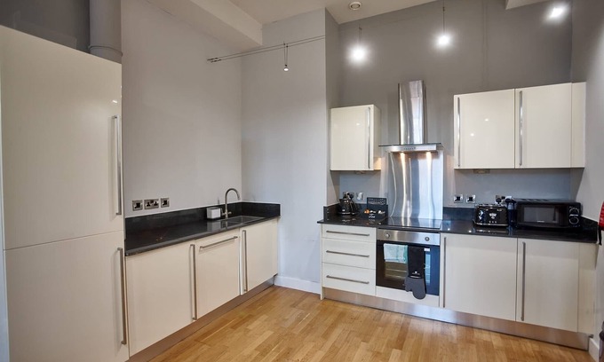 Manchester Apartment | The Onyx Suite Summar