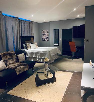 Downtown Johannesburg Apartment | The Orange Corner III