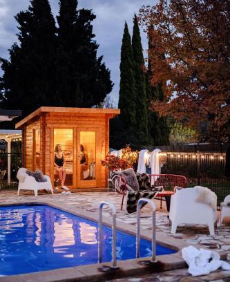 Orange Hotel | The Oriana Orange - Retro Hotel & Resort