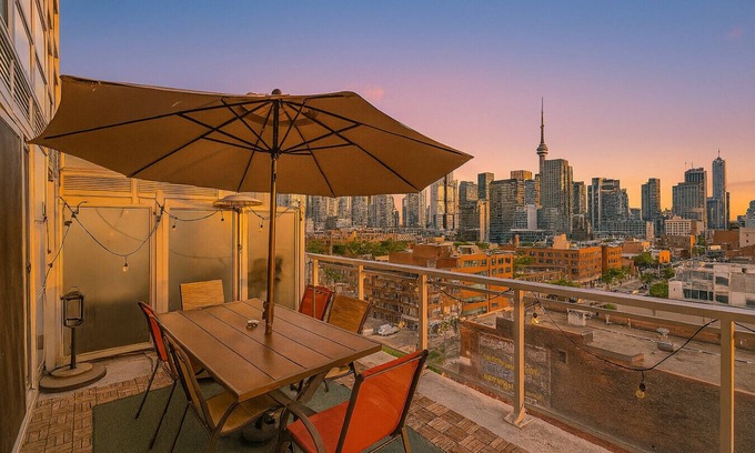 Alexandra Park Hotel | The Orient - Spectacular CN Tower Views