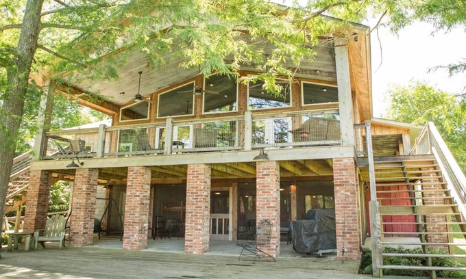 St. Joseph Cabin | The Oxbow Lodge of Lake Bruin