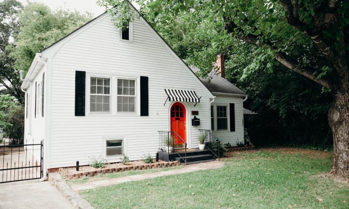 Hot Springs House | The Paddock Luxury Vacation Home
