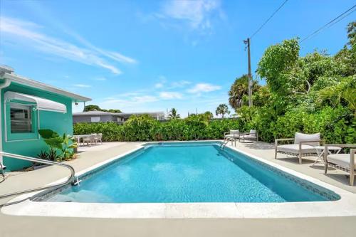 Parker Ridge House | The Palmside Escape Heated Pool, Putt, Relax