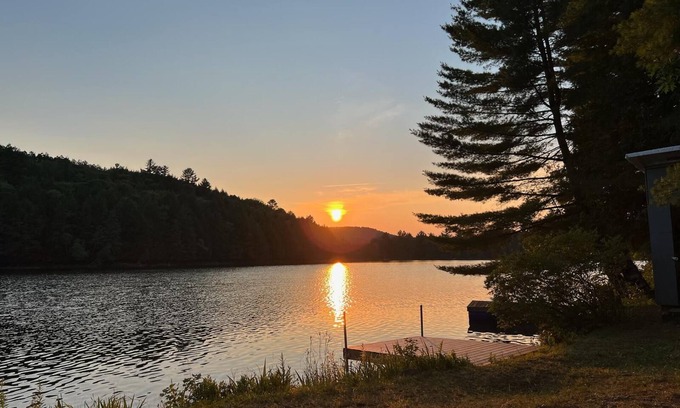 Low Cottage | The Papillon Lakehouse - 1 hour from Ottawa