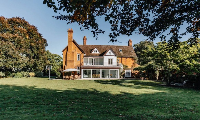 Henley-on-Thames House | The Partridge - Large country house