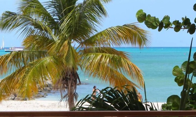 Philipsburg Boardwalk Hotel | The Pasanggrahan Royal Boutique Hotel