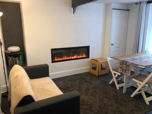 Bargoed House | The Pathfinder's Retreat - 1 bedroom house