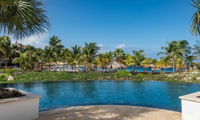 Sint Michiel Apartment | The Pearl of Blue Bay breathtaking views. Check it out for your family!