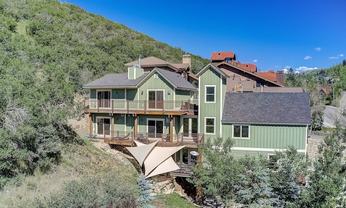 Downtown Park City Cottage | The Pearl of Park City by Avantstay Remarkable Home in Old Town w/ Hot Tub