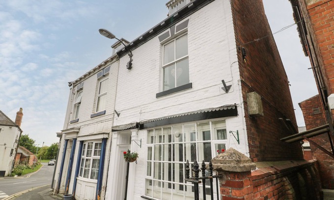 Hornsea Cottage | THE PEBBLES, pet friendly, country holiday cottage in Hornsea