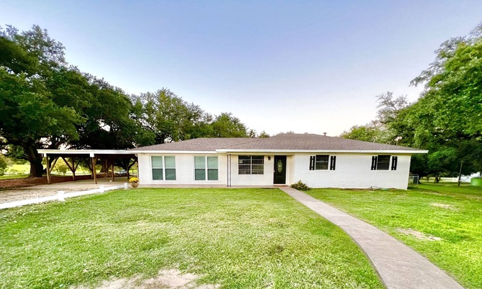 Crawford House | The Pecan Orchard Getaway