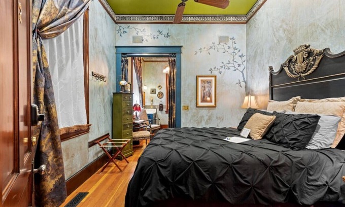 Historic Railroad District Hotel | The Peerless Hotel | Junior Suite #2 | Jetted Tub