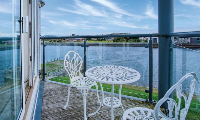Llanelli Apartment | The Penthouse - 3 Bedroom Apartment - Llanelli
