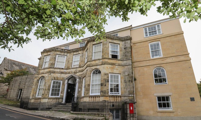 Helston Cottage | THE PENTHOUSE, family friendly in Helston