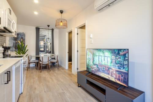 Plateau Mont Royal Apartment | The Perfect Downtown Hideaway
