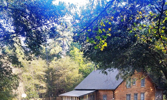 Jonesboro Cabin | The Perfect Get-away!