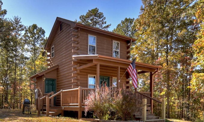 Mineral Bluff Cabin | The perfect honeymoon retreat! Rustic & cozy, plus close to town!