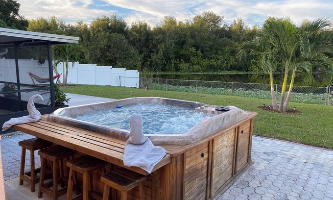Tampa House | The perfect lake house getaway near the airport. (Guest Favorite on Airbnb)