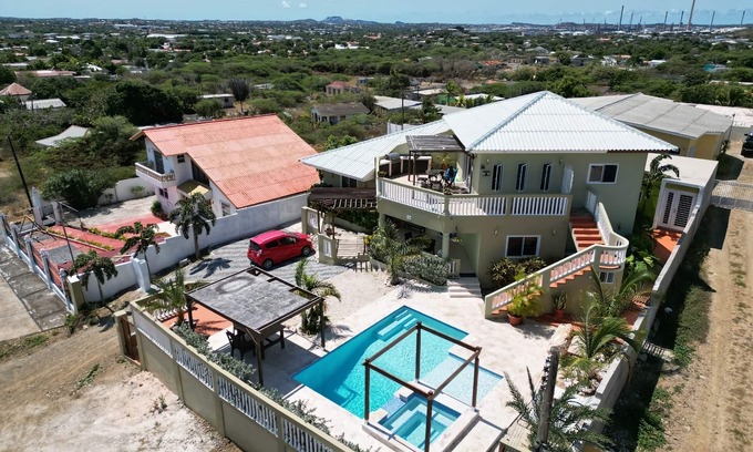 Willemstad House | The perfect place for family & friends to enjoy there vacation in Curacao.n