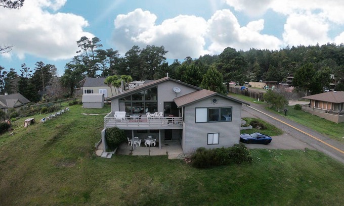 Gualala House | The perfect vacation rental in Gualala, CA. Month Long Vacation Rental (31+)
