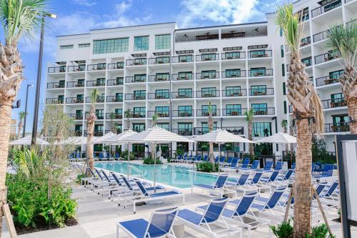 North Naples Hotel | The Perry Hotel Naples
