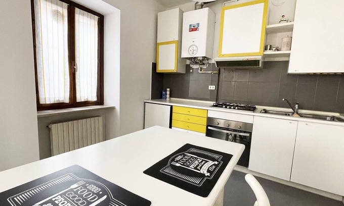 Rione Centro Apartment | The Piazzetta, the center of Biella