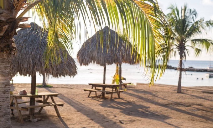 Marie Pampoen Bed & Breakfast | The Pier Beach Inn & Suites