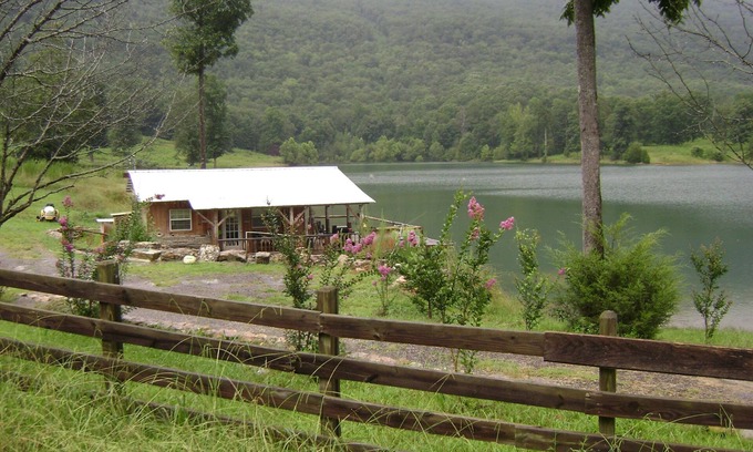 Wildwood Cabin | THE PIER CABIN FISHERMAN'S PARADISE" 334 Luke Ln., Rising Fawn GA