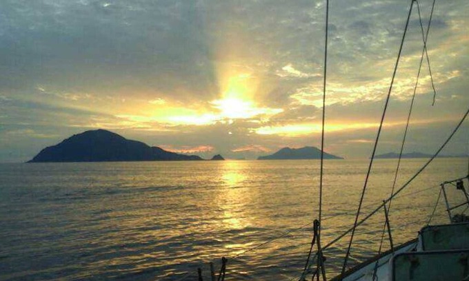 Mount Vesuvius - Pompei Boat Rental | The Pigu - Sail Boat in Naple's Bay