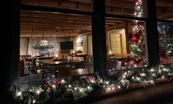 Palmer Lake Cabin | The Pinecrest Lodge at Hilltop Ranch - A hidden