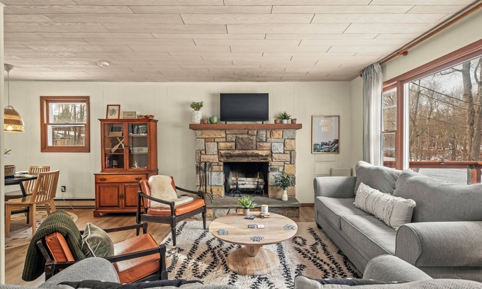 Pocono Lake House | The Pines by AvantStay | Firepit | Access to Arrowhead Lake Community Amenities