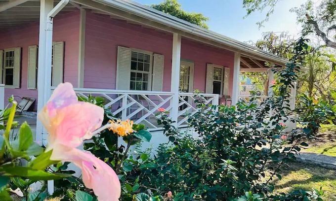 Great Exuma House | The Pink @ Hoopers Bay Beach