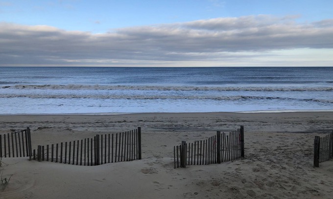 Kitty Hawk Cottage | The Pirates' Retreat (2-Bedroom Cottage) - Pets Allowed by RedAwning