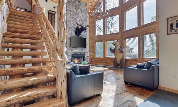 Tannersville House | THE POCONO HOUSE AT CAMELBACK MOUNTAIN with Jacuzzi and Sauna