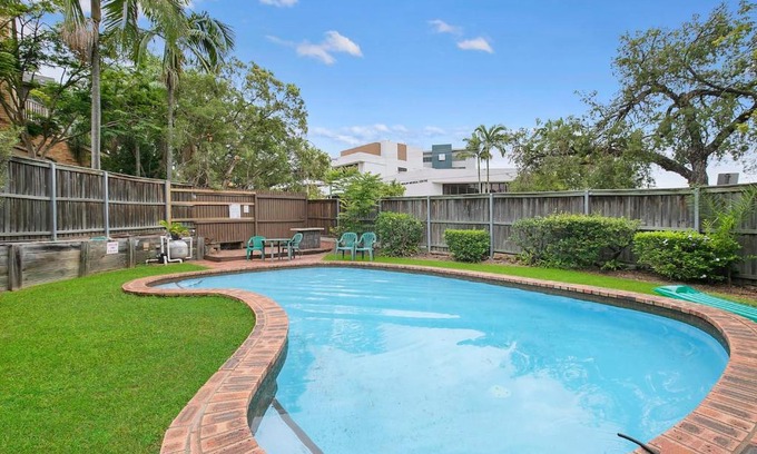 Auchenflower Apartment | The Poolside Perch - A Breezy Balcony Gem