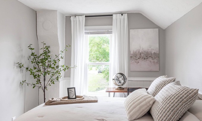 New Prague Apartment | The Poppy Seed Inn -Rose Suite