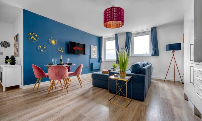 Barnwood Apartment | The Post House Two by Fortuna Property, The Post House Two Apartment