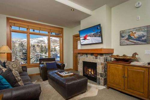 Snowmass Village House | The Powder Den Cozy Alpine Basecamp